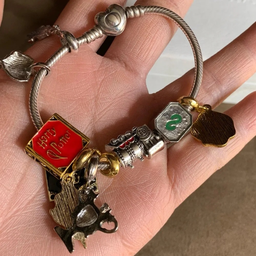 Pandora Snake Chain Heart Clasp Bracelet w/ NEW 9 Harry Potter Themed Charms EUC - Picture 4 of 11